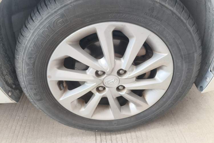 Used Hyundai Verna (new generation) 2016 1.4L Automatic Cool Edition GLS Right Front Wheel Hub