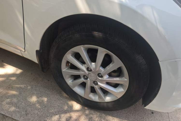 Used Hyundai Verna (new generation) 2016 1.4L Manual Cool Edition GLS Right Front Wheel Hub