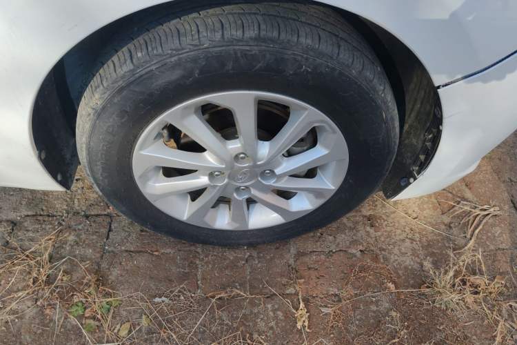 Used Hyundai Verna (new generation) 2016 1.4L Automatic Cool Edition GLS Right Front Wheel Hub