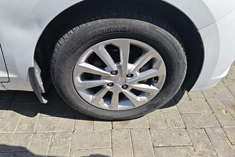 Used Hyundai Verna (new generation) 2016 1.4L Manual Cool Edition GLS Right Front Wheel Hub