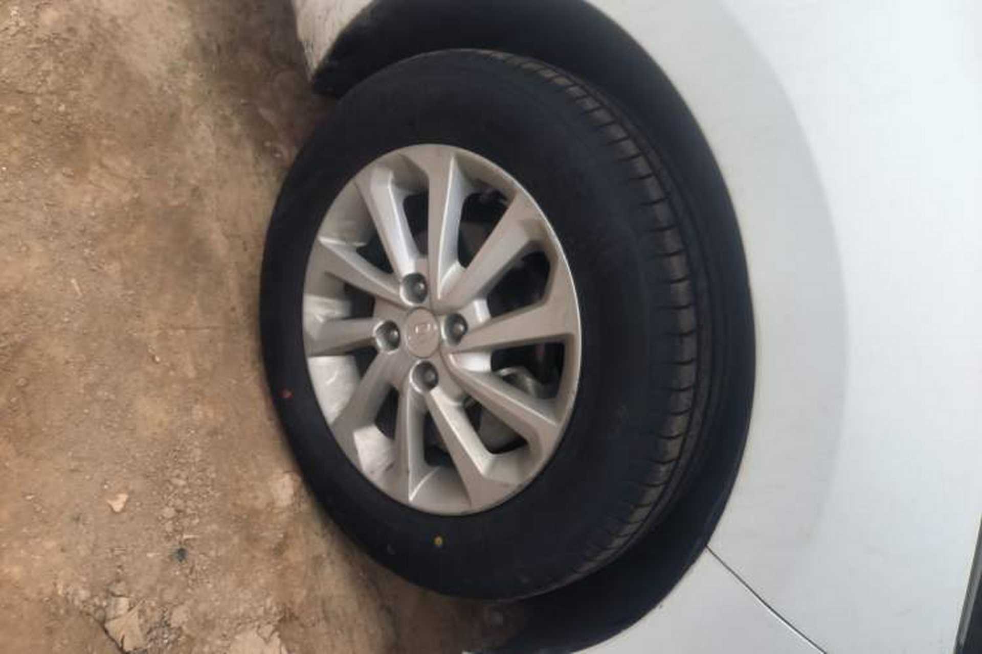Used Hyundai Verna (new generation) 2016 1.4L Automatic Cool Edition GLS Right Front Wheel Hub