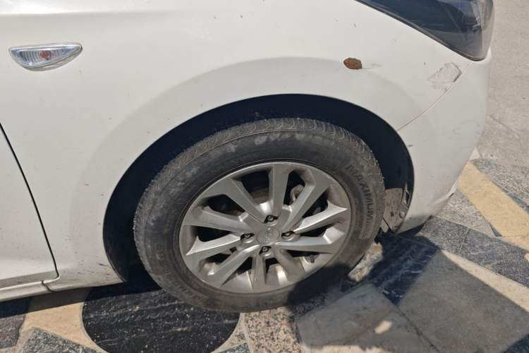 Used Hyundai Verna (new generation) 2016 1.4L Manual Cool Edition GLS Right Front Wheel Hub