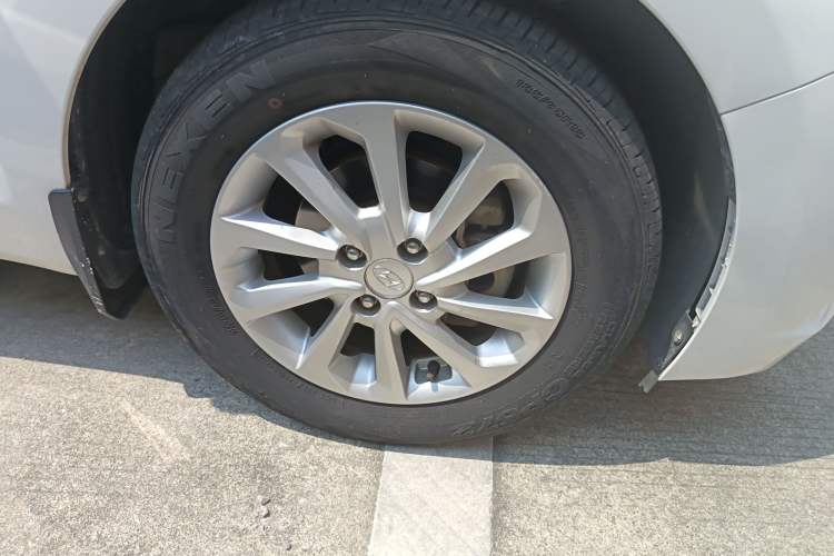 Used Hyundai Verna (new generation) 2016 1.4L Automatic Cool Edition GLS Right Front Wheel Hub