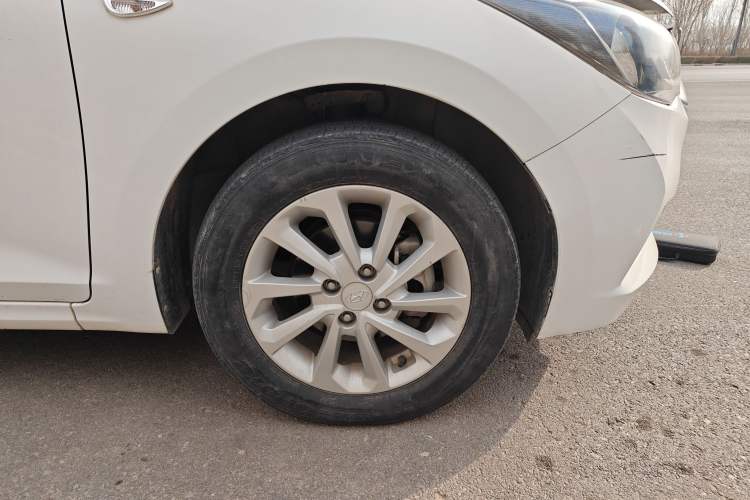Used Hyundai Verna (new generation) 2016 1.4L Manual Cool Edition GLS Right Front Wheel Hub