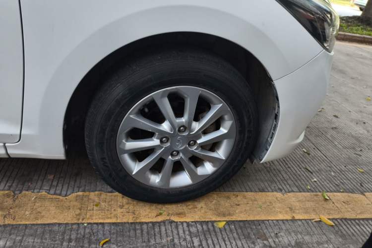 Used Hyundai Verna (new generation) 2016 1.4L Manual Cool Edition GLS Right Front Wheel Hub