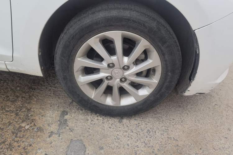 Used Hyundai Verna (new generation) 2016 1.4L Manual Cool Edition GLS Right Front Wheel Hub