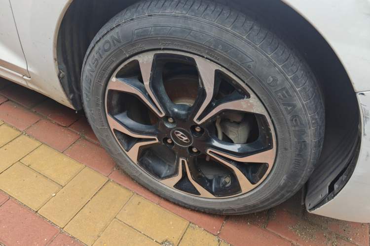 Used Hyundai Verna (new generation) 2016 1.6L Automatic Elite Edition TOP Right Front Wheel Hub