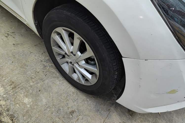 Used Hyundai Verna (new generation) 2016 1.4L Automatic Cool Edition GLS Right Front Wheel Hub