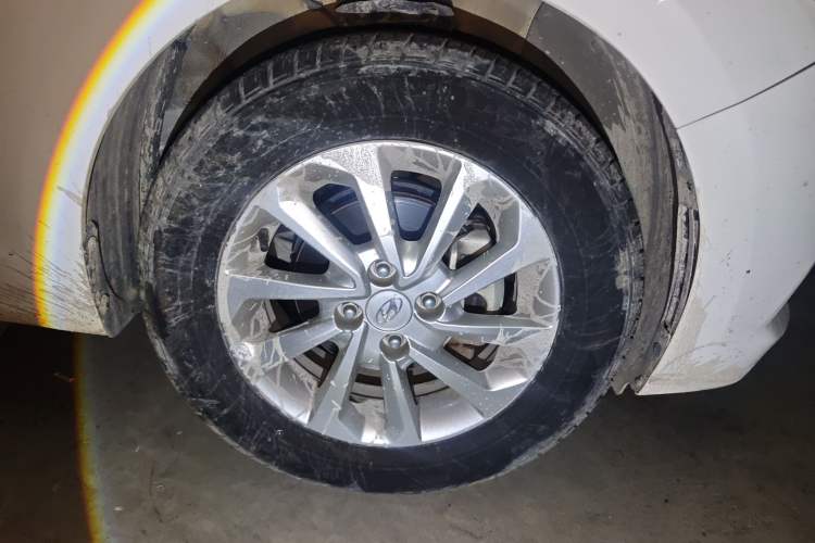Used Hyundai Verna (new generation) 2016 1.4L Automatic Cool Edition GLS Right Front Wheel Hub