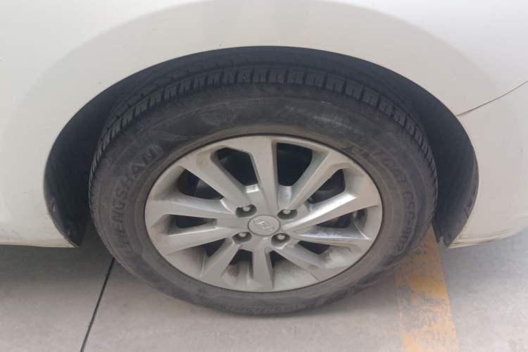 Used Hyundai Verna (new generation) 2016 1.4L Manual Cool Edition GLS Right Front Wheel Hub