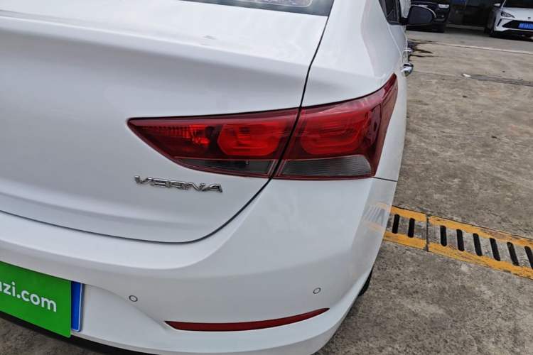 Used Hyundai Verna (new generation) 2016 1.4L Manual Cool Edition GLS Right Rear Taillight