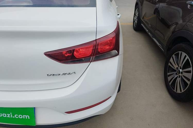 Used Hyundai Verna (new generation) 2016 1.4L Automatic Cool Edition GLS Right Rear Taillight