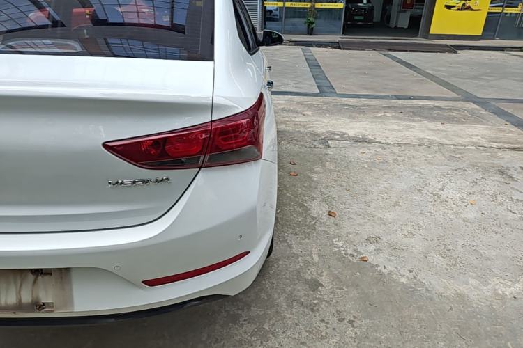 Used Hyundai Verna (new generation) 2016 1.4L Automatic Cool Edition GLS Right Rear Taillight