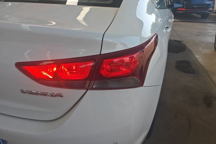 Used Hyundai Verna (new generation) 2016 1.4L Automatic Cool Edition GLS Right Rear Taillight