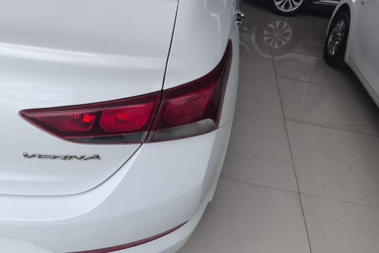 Used Hyundai Verna (new generation) 2016 1.4L Automatic Cool Edition GLS Right Rear Taillight