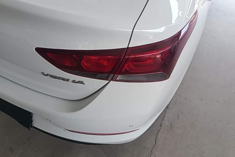 Used Hyundai Verna (new generation) 2016 1.4L Automatic Cool Edition GLS Right Rear Taillight