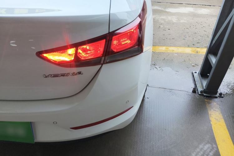 Used Hyundai Verna (new generation) 2016 1.4L Automatic Cool Edition GLS Right Rear Taillight