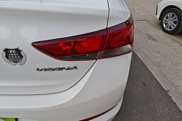 Used Hyundai Verna (new generation) 2016 1.4L Automatic Cool Edition GLS Right Rear Taillight