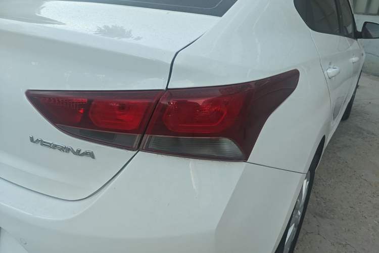Used Hyundai Verna (new generation) 2016 1.4L Automatic Cool Edition GLS Right Rear Taillight