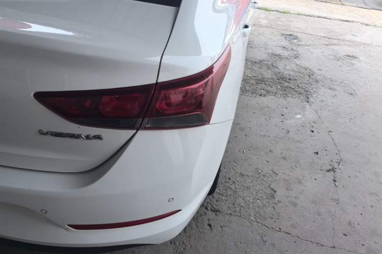 Used Hyundai Verna (new generation) 2016 1.4L Manual Cool Edition GLS Right Rear Taillight