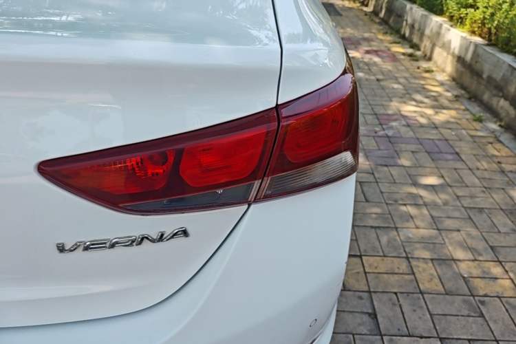 Used Hyundai Verna (new generation) 2016 1.4L Automatic Cool Edition GLS Right Rear Taillight