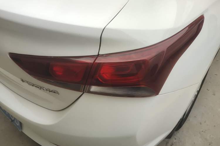Used Hyundai Verna (new generation) 2016 1.4L Manual Cool Edition GLS Right Rear Taillight
