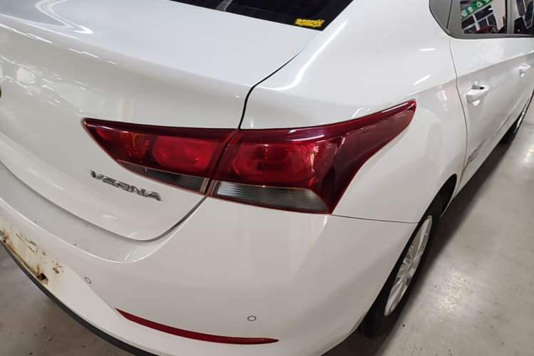 Used Hyundai Verna (new generation) 2016 1.4L Automatic Cool Edition GLS Right Rear Taillight