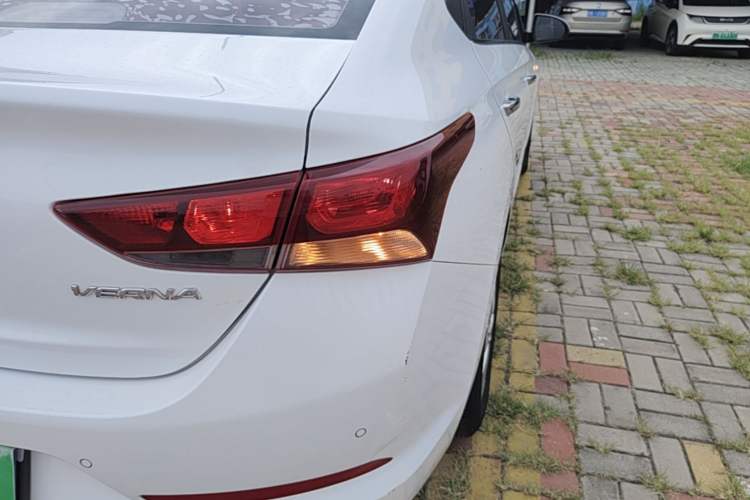 Used Hyundai Verna (new generation) 2016 1.4L Manual Cool Edition GLS Right Rear Taillight