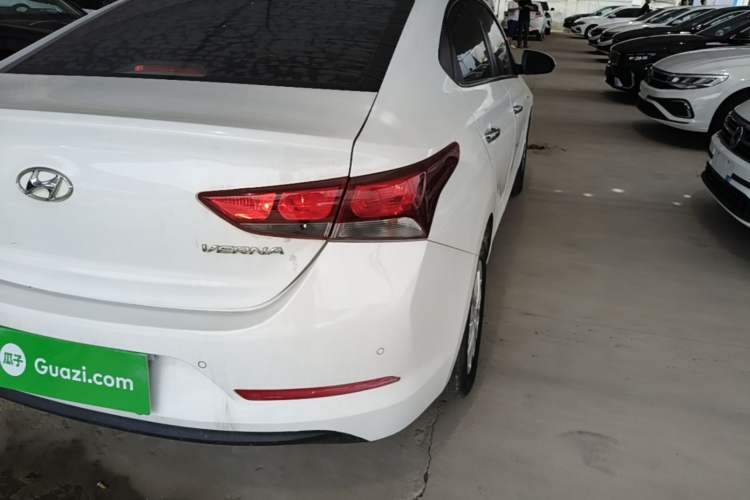 Used Hyundai Verna (new generation) 2016 1.4L Automatic Cool Edition GLS Right Rear Taillight