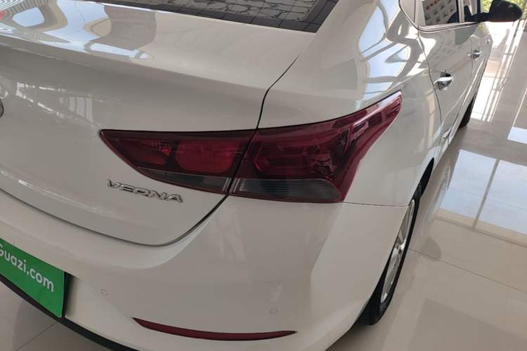 Used Hyundai Verna (new generation) 2016 1.4L Automatic Cool Edition GLS Right Rear Taillight