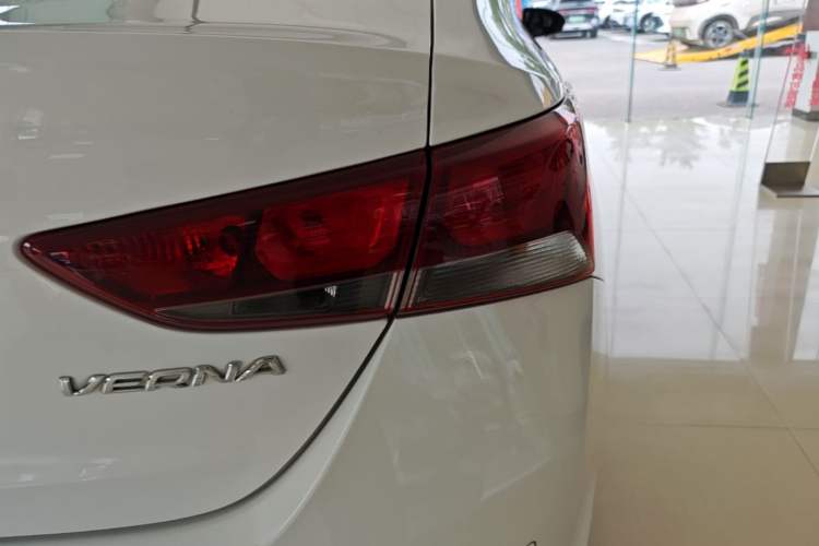Used Hyundai Verna (new generation) 2016 1.4L Automatic Cool Edition GLS Right Rear Taillight