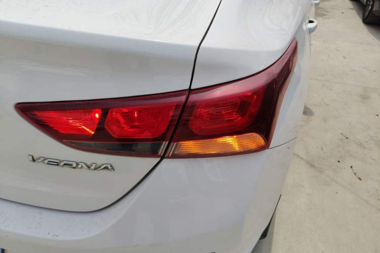 Used Hyundai Verna (new generation) 2016 1.4L Automatic Cool Edition GLS Right Rear Taillight