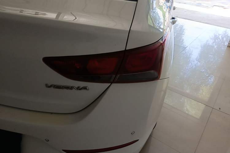 Used Hyundai Verna (new generation) 2016 1.4L Manual Cool Edition GLS Right Rear Taillight