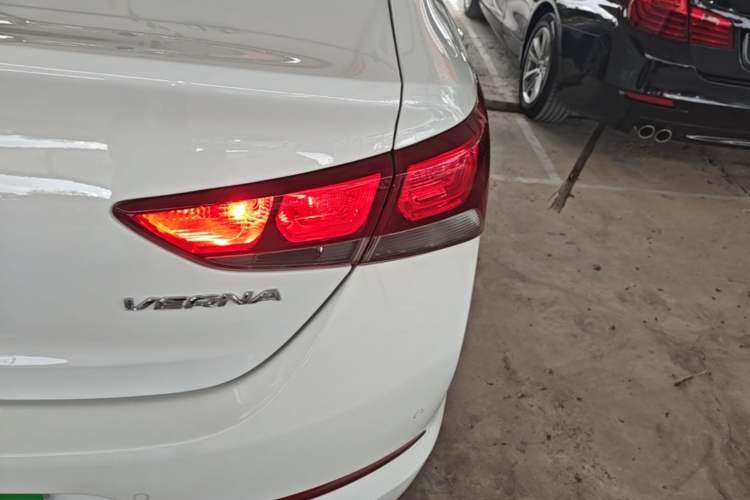 Used Hyundai Verna (new generation) 2016 1.4L Automatic Sport Edition Right Rear Taillight