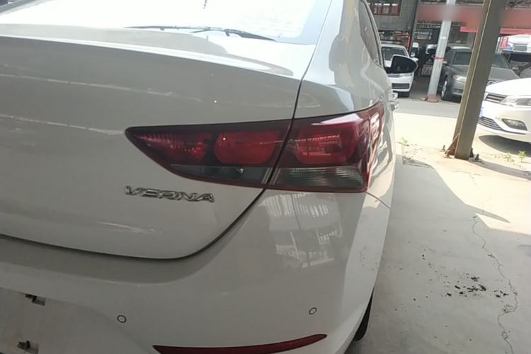 Used Hyundai Verna (new generation) 2016 1.4L Automatic Cool Edition GLS Right Rear Taillight