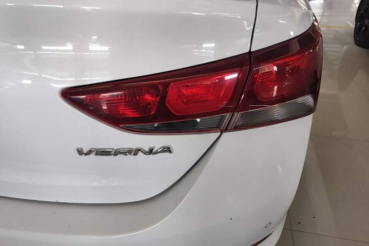 Used Hyundai Verna (new generation) 2016 1.4L Automatic Cool Edition GLS Right Rear Taillight