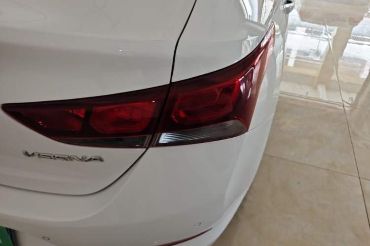 Used Hyundai Verna (new generation) 2016 1.4L Automatic Cool Edition GLS Right Rear Taillight