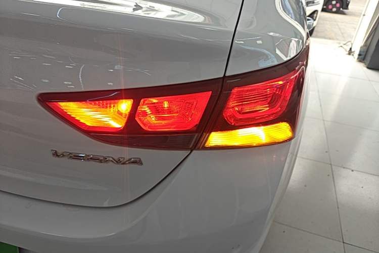 Used Hyundai Verna (new generation) 2016 1.4L Automatic Cool Edition GLS Right Rear Taillight