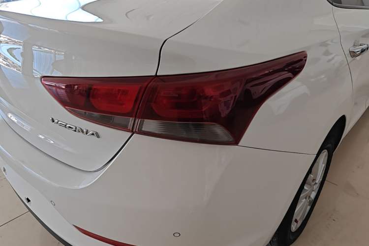 Used Hyundai Verna (new generation) 2016 1.4L Automatic Cool Edition GLS Right Rear Taillight