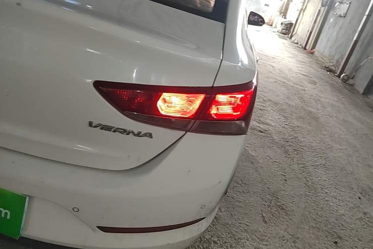 Used Hyundai Verna (new generation) 2016 1.4L Automatic Cool Edition GLS Right Rear Taillight