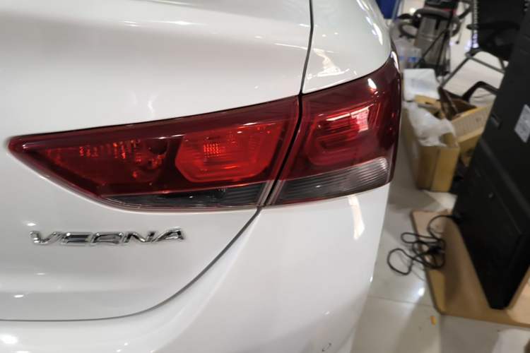 Used Hyundai Verna (new generation) 2016 1.4L Automatic Cool Edition GLS Right Rear Taillight