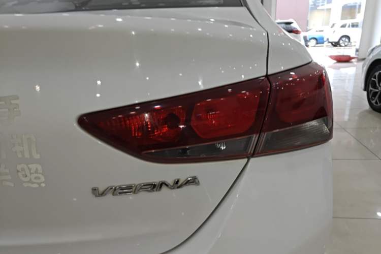 Used Hyundai Verna (new generation) 2016 1.4L Automatic Cool Edition GLS Right Rear Taillight
