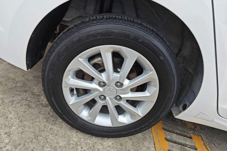 Used Hyundai Verna (new generation) 2016 1.4L Manual Cool Edition GLS Right Rear Wheel Hub