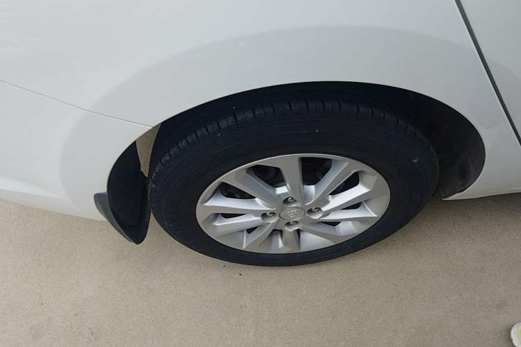 Used Hyundai Verna (new generation) 2016 1.4L Automatic Cool Edition GLS Right Rear Wheel Hub
