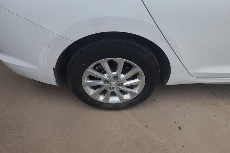 Used Hyundai Verna (new generation) 2016 1.4L Manual Cool Edition GLS Right Rear Wheel Hub