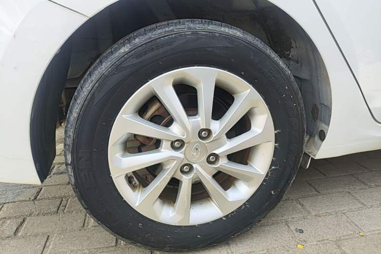 Used Hyundai Verna (new generation) 2016 1.4L Manual Cool Edition GLS Right Rear Wheel Hub