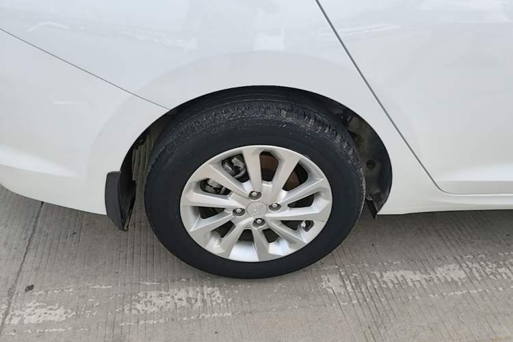 Used Hyundai Verna (new generation) 2016 1.4L Manual Cool Edition GLS Right Rear Wheel Hub