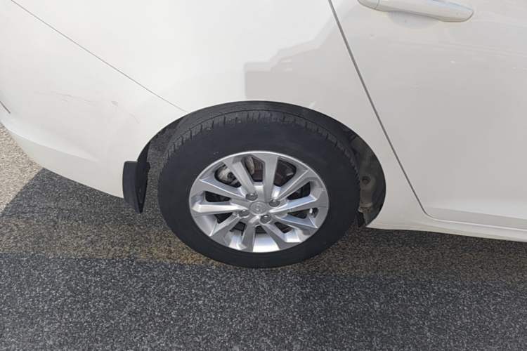 Used Hyundai Verna (new generation) 2016 1.4L Manual Cool Edition GLS Right Rear Wheel Hub