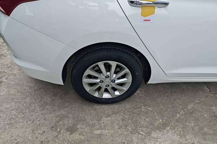 Used Hyundai Verna (new generation) 2016 1.4L Automatic Cool Edition GLS Right Rear Wheel Hub