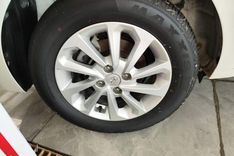 Used Hyundai Verna (new generation) 2016 1.4L Manual Cool Edition GLS Right Rear Wheel Hub